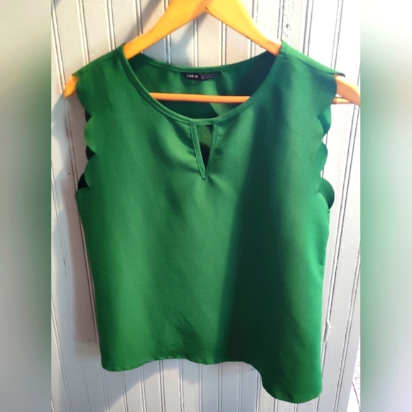 Shein Women's Green Scalloped Sleeveless Top | Size Medium - Picture 1 of 7
